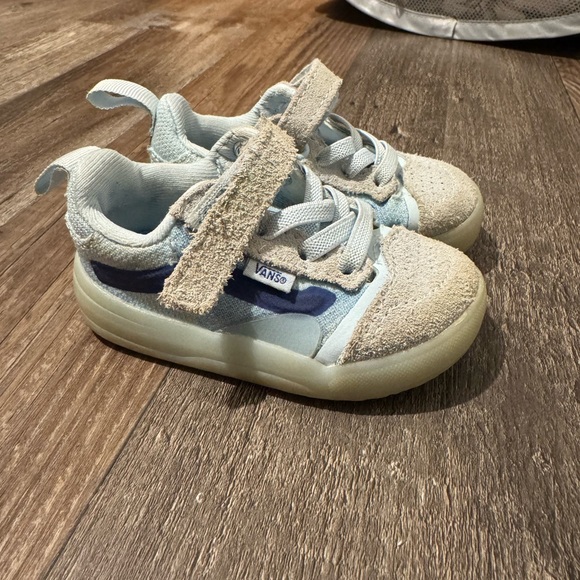 Vans - Picture 1 of 2